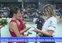 Feltűzték a szalagot a Török János iskola diákjaira