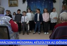 Karácsonyi műsorral készültek az időseknek