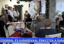 Műsorral és ajándékkal érkeztek a diákok